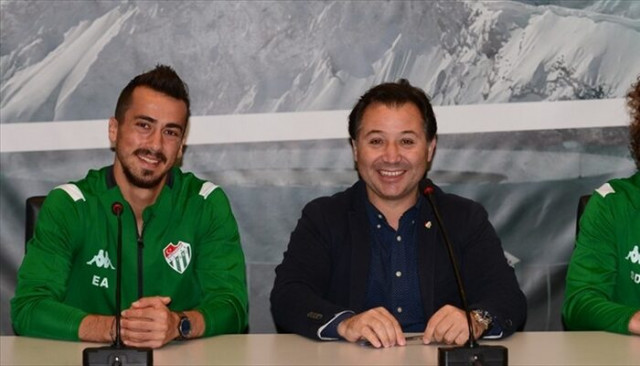 Bursaspor'da çifte imza