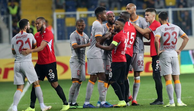 Gençlerbirliği - Galatasaray maçını karıştıran iki pozisyon! Kırmızı kart ve penaltı
