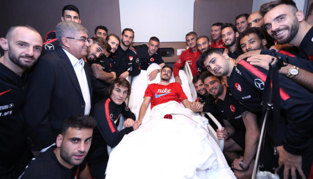 A Milli Futbol Takımı Dorukhan Toköz'ü ziyaret etti