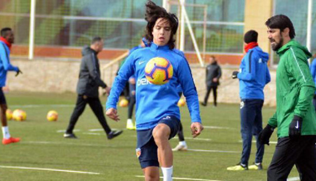Süper Lig tarihine geçen Emre Demir, babasını gururlandırdı