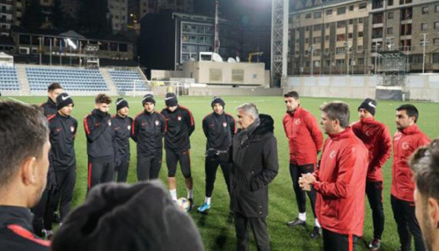 Şenol Güneş'ten, Ümit Milli Takım'a destek