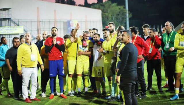 Anne acısıyla maça çıkan Mustafa Çeçenoğlu gözyaşlarına boğuldu