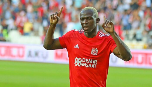 Sivasspor'un dedesi Arouna Kone kulübede boş oturmuyor