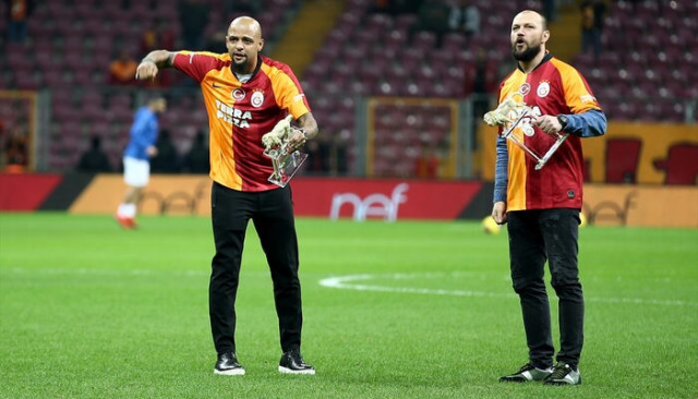 Felipe Melo ve Tomas Ujfalusi'ye plaket verildi!