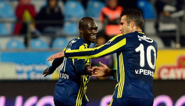 Robin Van Persie Beşiktaş derbisinde tribünde!