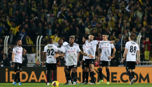 Beşiktaş'ın yıldızı için flaş transfer iddiası!