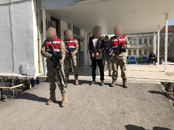 Özel eğitimli terörist İzmir'de yakalandı