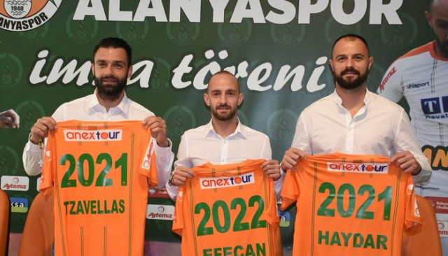 Aytemiz Alanyaspor; Efecan Karaca, Haydar Yılmaz ve Giorgios Tzavellas'ın sözleşmelerini uzattı