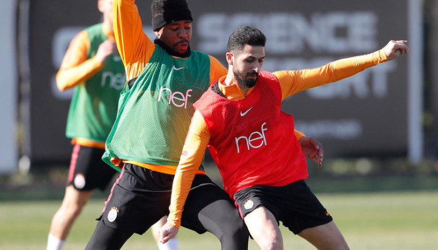 Galatasaray'da Emre Akbaba takımla çalışmalara başladı