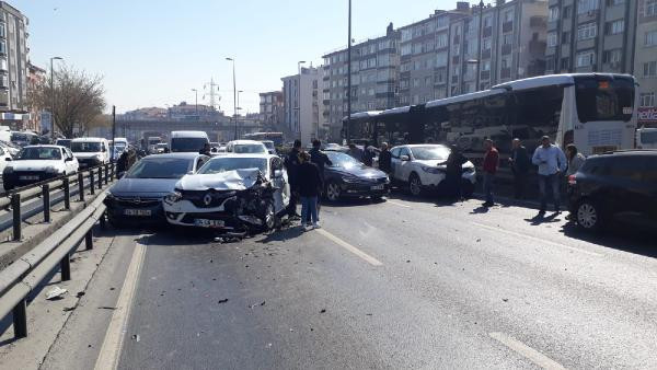 İstanbul'da zincirleme kaza ! Edirne yönü trafiğe kapandı