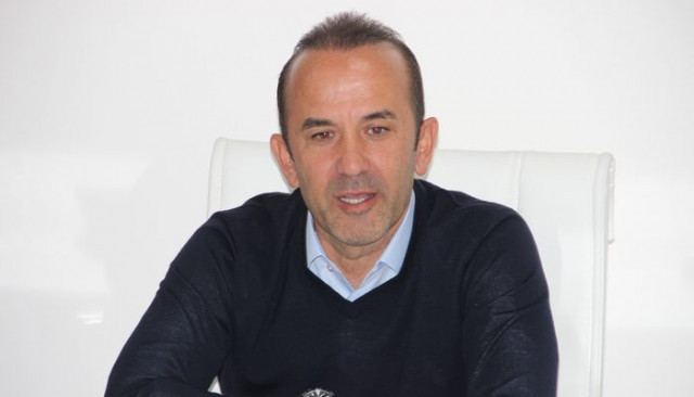 Mehmet Özdilek: Beşiktaş'ı çalıştırmaya hazırım