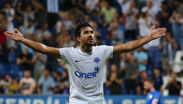 Kasımpaşa'da oynayan Trezeguet en iyi Afrikalı futbolcu seçildi