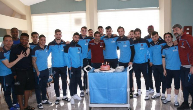 Uğurcan Çakır'a, Antalyaspor maçı öncesi doğum günü sürprizi