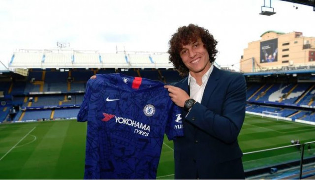 Chelsea David Luiz'in sözleşmesini 2021'e kadar uzattı