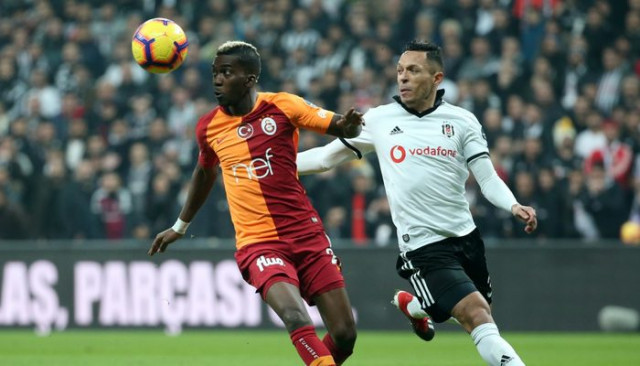 Fenerbahçe'nin Adriano ile transfer görüşmesi yaptığı iddia edildi