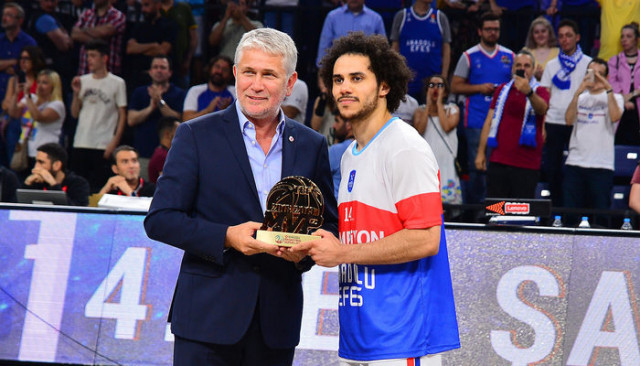 Final maçının en değerli oyuncusu Shane Larkin seçildi