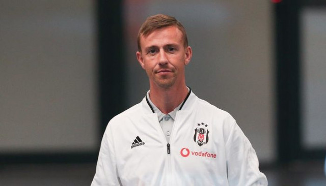 Beşiktaş'ın yardımcı hocası Guti, Almeria yolunda