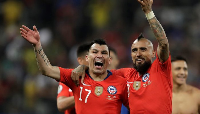 West Ham United, Gary Medel için Beşiktaş'a teklif yapacak