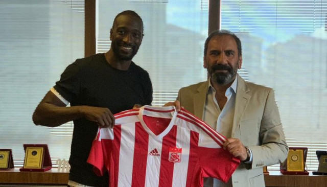 Demir Grup Sivasspor Mustapha Yatabare ile 2 yıllık sözleşme imzaladı