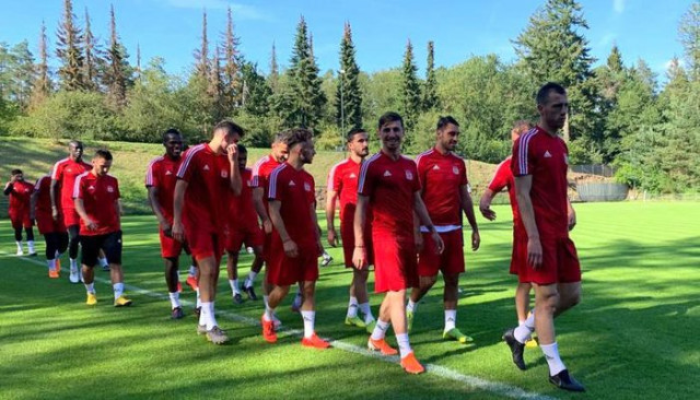 Demir Grup Sivasspor 4 futbolcuyu denemeye aldı