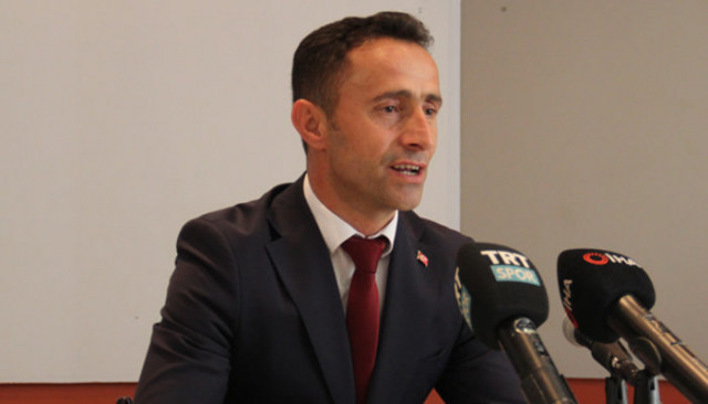 Gazi Osman Çakmak, futbolculuk kariyerini sonlandırdı