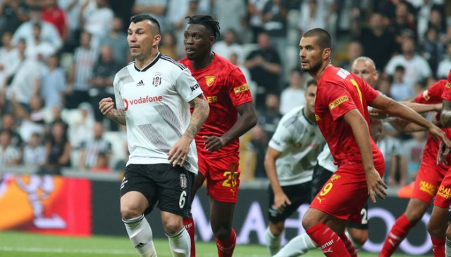 Bologna'nın Gary Medel'i transfer etmek istediği iddia edildi