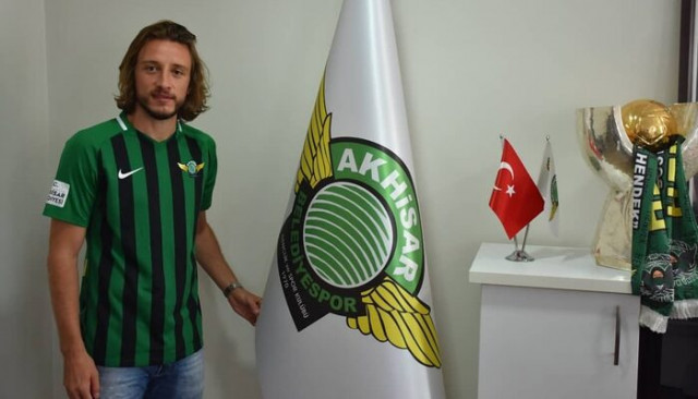 Akhisarspor'da Taha Yalçıner imzayı attı