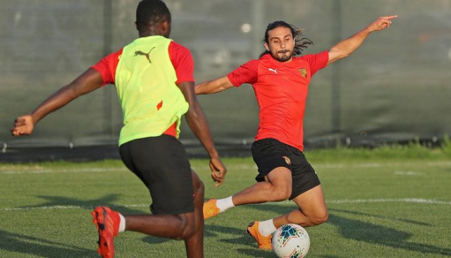 Göztepe önceliği savunmaya verdi