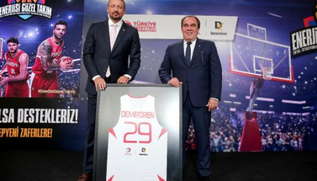 Türkiye Basketbol Milli Takımları'nın yeni ana sponsoru Total oldu