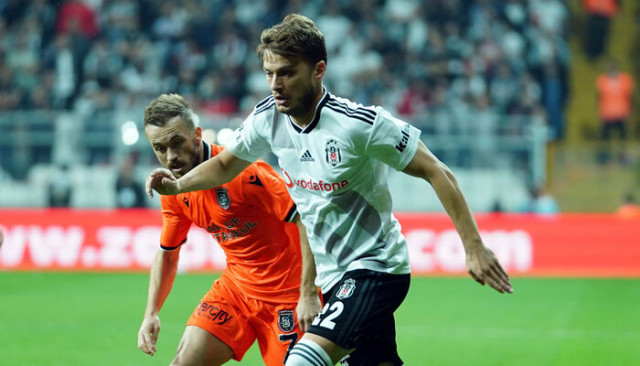 Beşiktaş - Medipol Başakşehir maçında Adem Ljajic sarı kart görerek cezalı duruma düştü