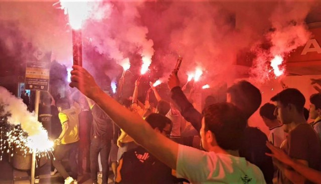 Derbi öncesi taraftardan renkli görüntüler