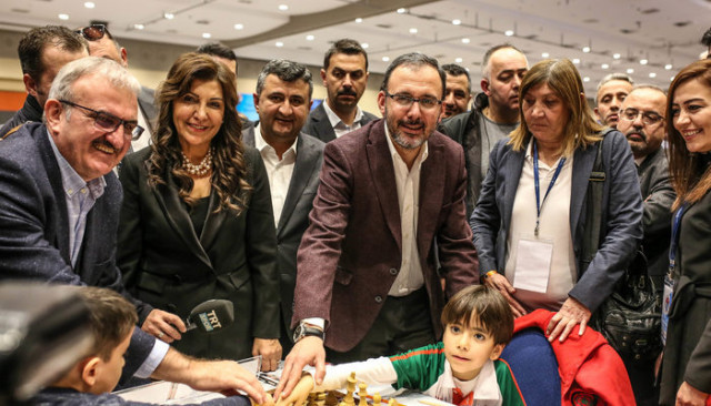 Türkiye satranç şampiyonaları Antalya'da başladı