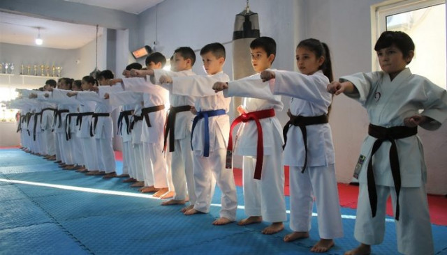(Özel haber) 30 karateciden 27'si madalya kazanarak rakiplerine fark attı