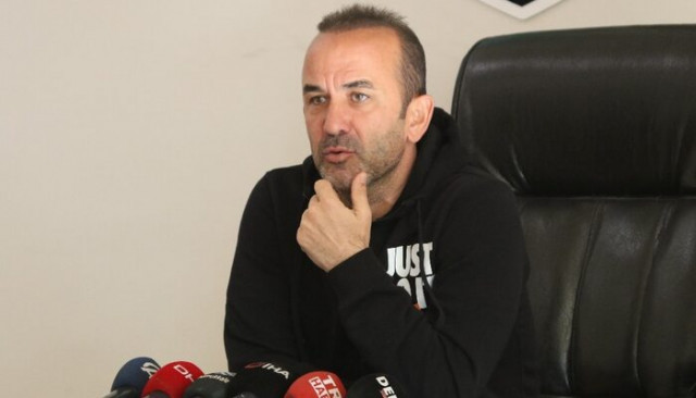 Mehmet Özdilek: “Tranzonspor maçına genç oyuncular ile çıkıp bu maçı tolere etmek istiyoruz”