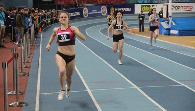 Milli atlet Simay Özçiftçi'den 300 metre rekoru