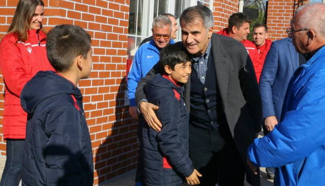 A Milli Takım Teknik Direktörü Şenol Güneş'ten genç futbolculara tavsiyeler: