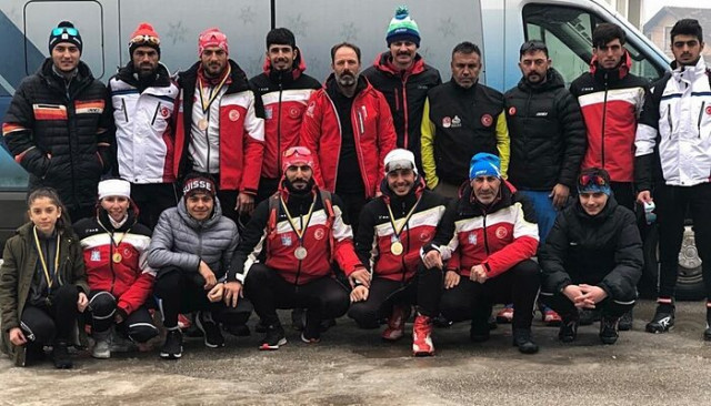 Milli kayakçılardan Bosna Hersek'te 3'ü altın, 7 madalya