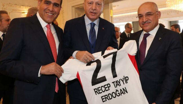 Cumhurbaşkanı Erdoğan'a 27 numaralı Gaziantep FK forması