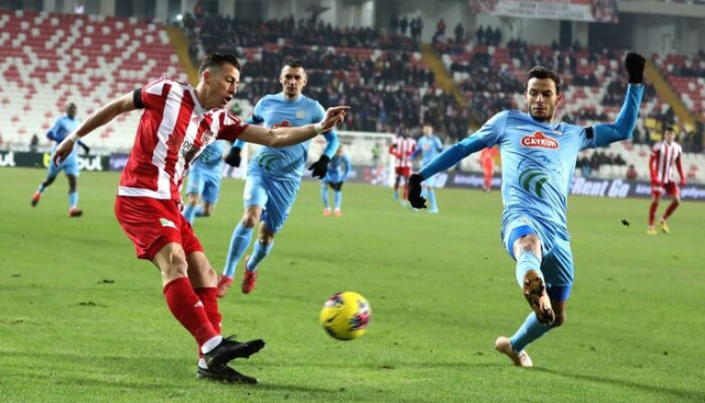 Süper Lig: D.G. Sivasspor: 0 - Çaykur Rizespor: 0 (İlk yarı)