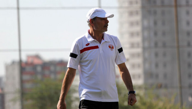 Adanaspor'da teknik direktör Engin İpekoğlu ile yollar ayrıldı