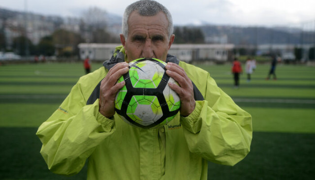 71 yaşındaki futbolcu, yeni takımına transfer oldu