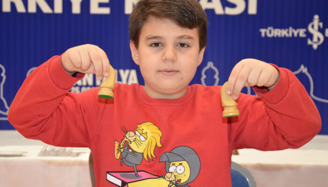 9 yaşındaki Avrupa satranç şampiyonu Yağız'ın hedefi, 'büyükusta' olmak