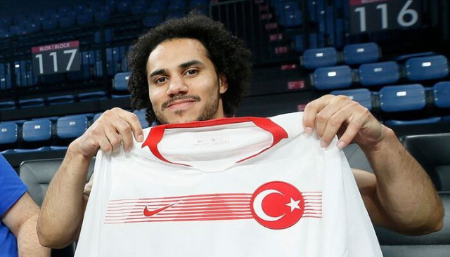 Shane Larkin A Milli Takım forması giymeye çok yakın