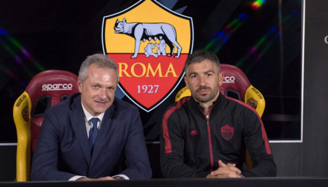 Roma, Fenerbahçe'nin gözdesi Kolarov ile sözleşme uzattı