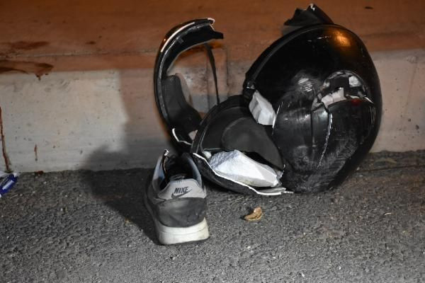 İzmir'de feci kaza: Motosiklet ikiye bölündü, 1'i ağır 2 yaralı