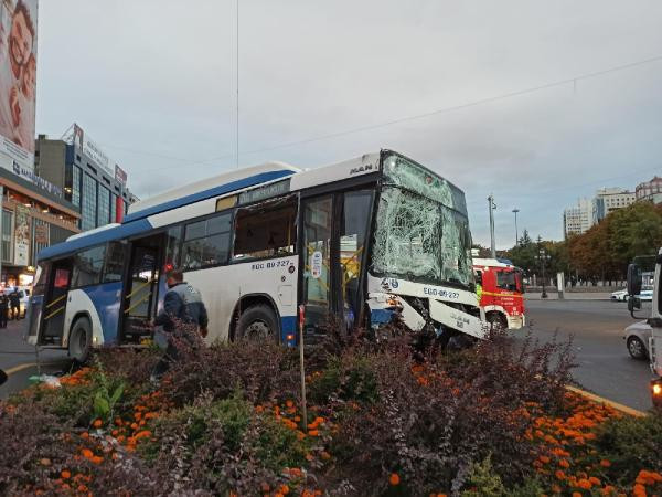 Ankara'da iki otobüs çarpıştı: Çok sayıda yaralı var