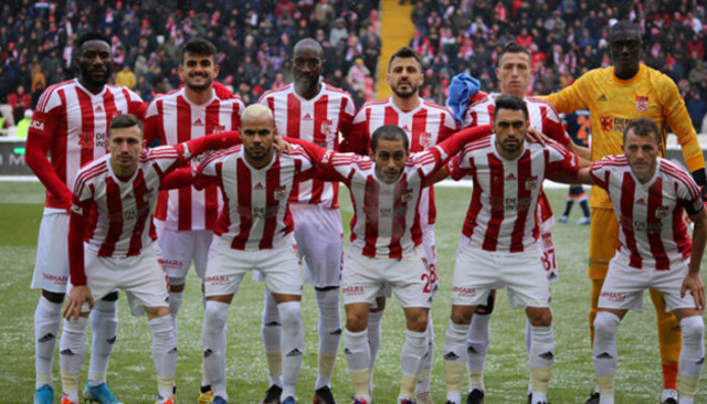 Sivasspor'da 4 futbolcu kart sınırında