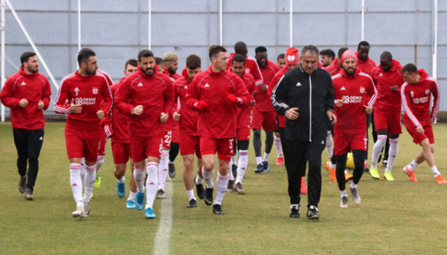 Sivasspor'da Antalyaspor maçı öncesi eksikler can sıkıyor