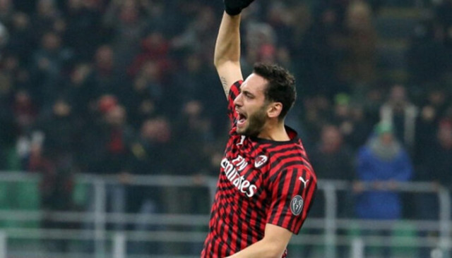 Hakan Çalhanoğlu, Milan ile sözleşme tazeliyor