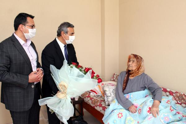 93 yaşında koronavirüsü yenmeyi başardı